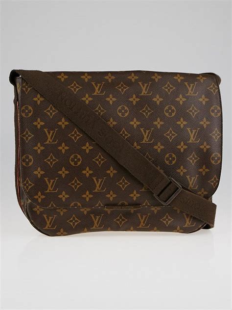 Louis Vuitton Monogram Canvas Messenger Beaubourg MM 